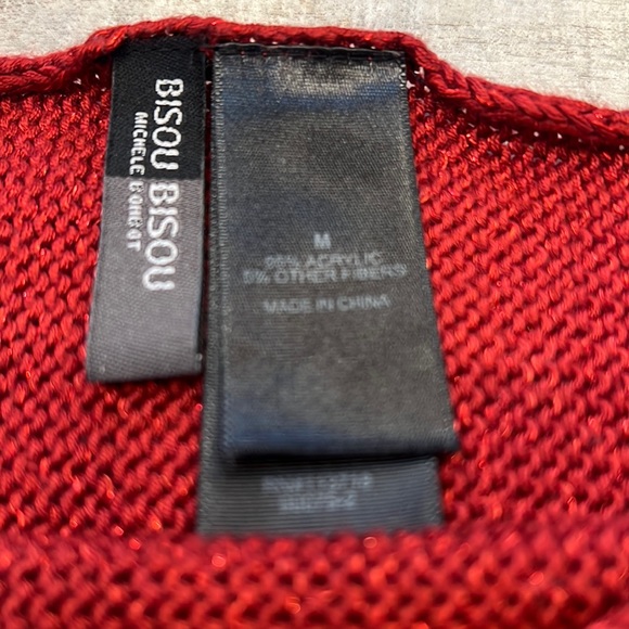 ❗️BUNDLE SALE 4 for $20 - 🎄SPARKLY RED Knitted BLOUSE - Perfect condition - Picture 4 of 8